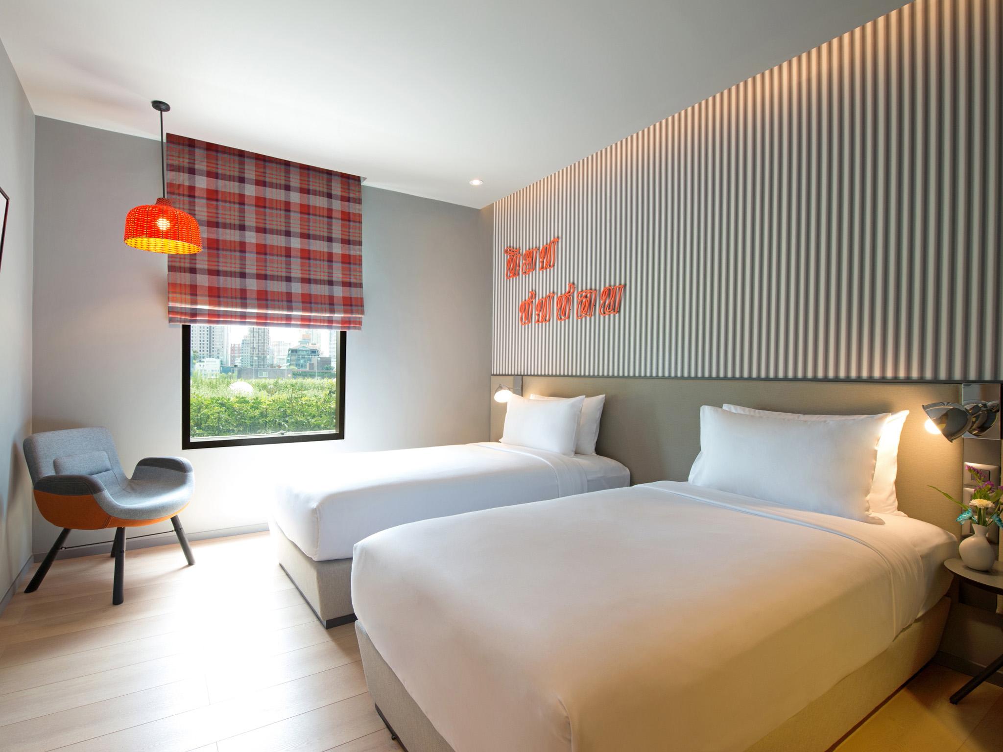 Готель Ibis Styles Bangkok Sukhumvit 4 Екстер'єр фото