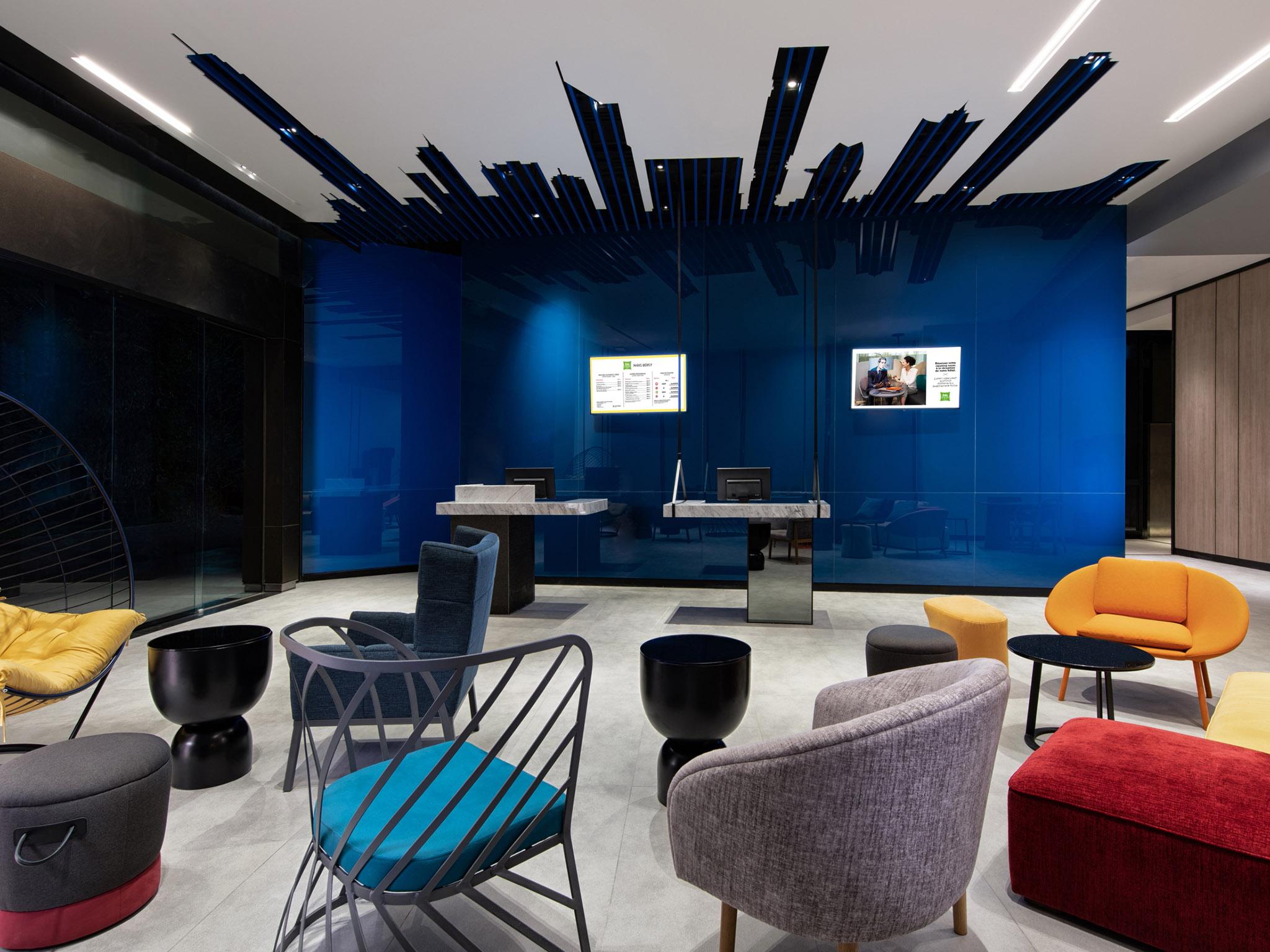 Готель Ibis Styles Bangkok Sukhumvit 4 Екстер'єр фото
