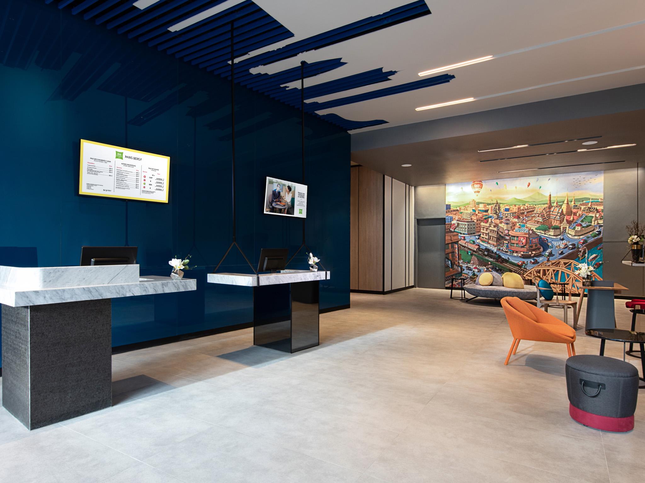 Готель Ibis Styles Bangkok Sukhumvit 4 Екстер'єр фото