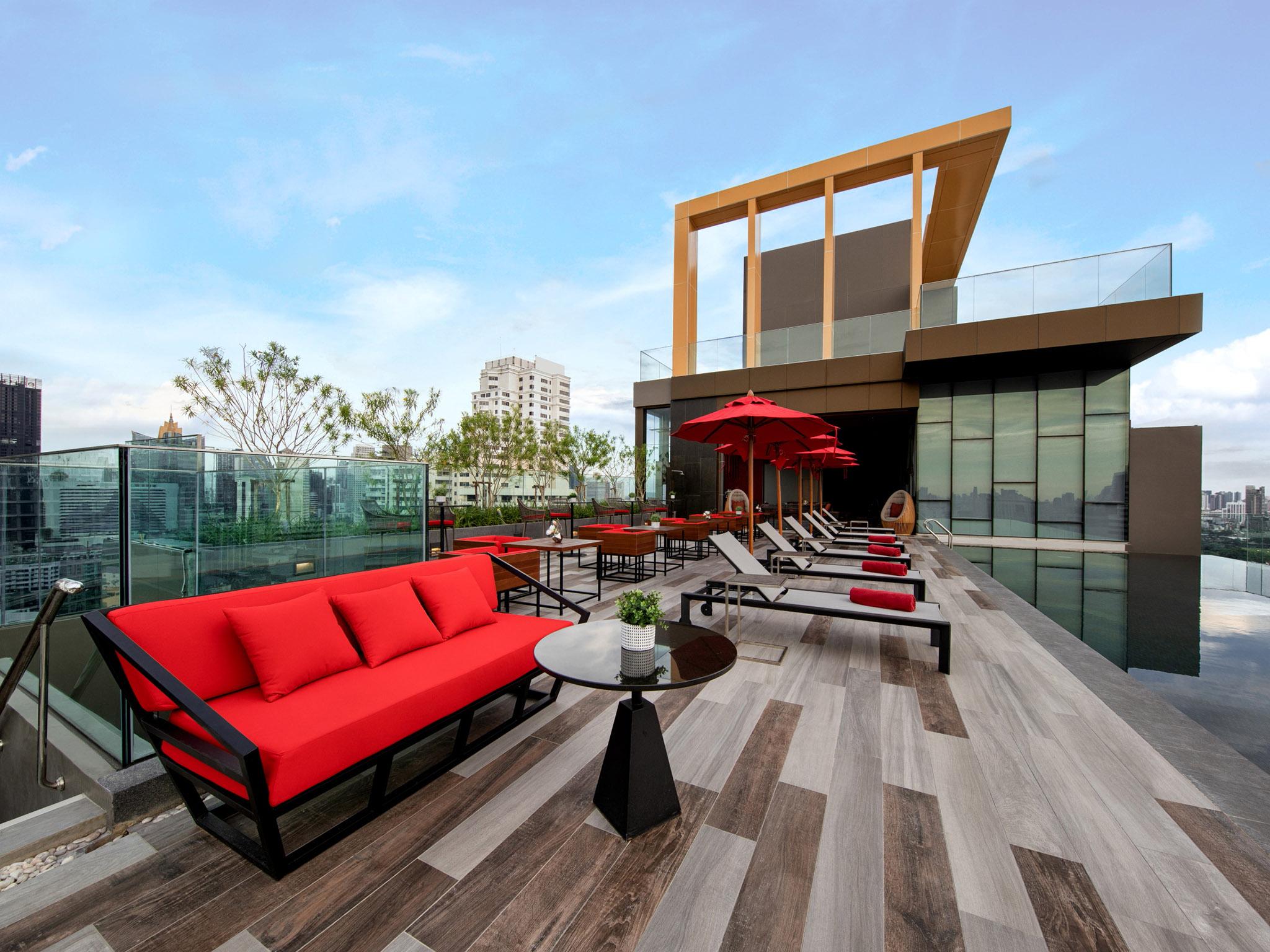 Готель Ibis Styles Bangkok Sukhumvit 4 Екстер'єр фото