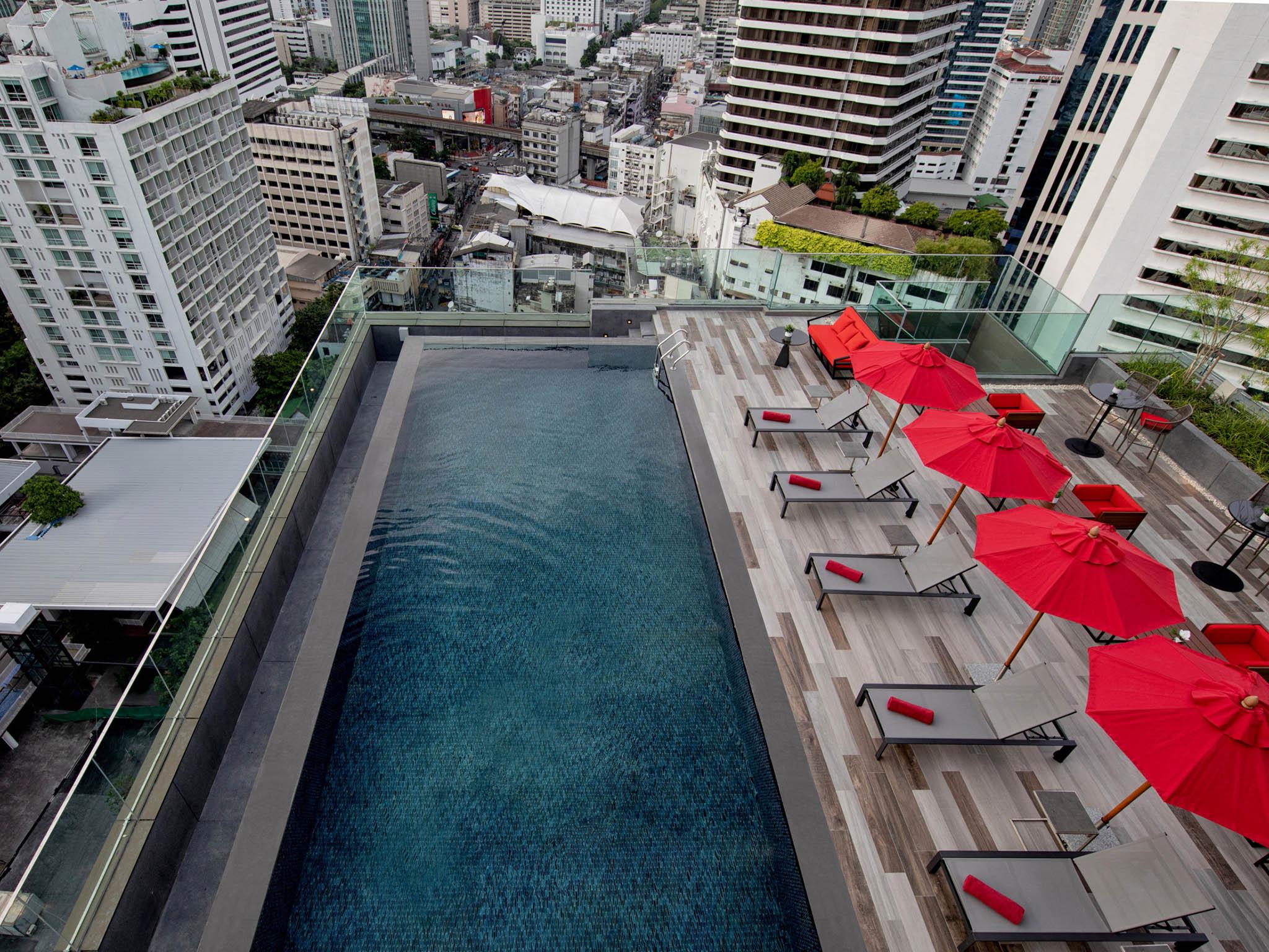 Готель Ibis Styles Bangkok Sukhumvit 4 Екстер'єр фото
