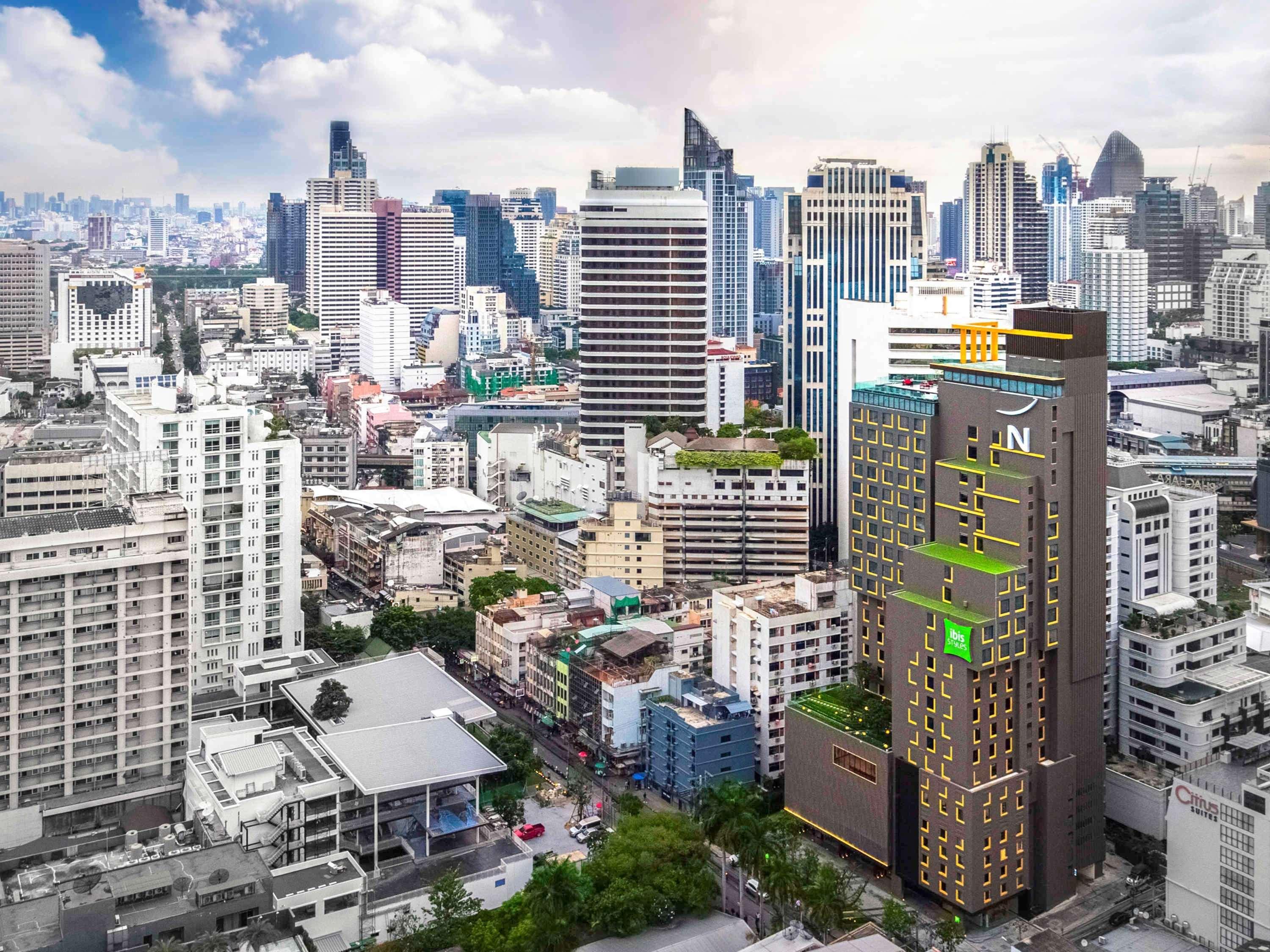 Готель Ibis Styles Bangkok Sukhumvit 4 Екстер'єр фото