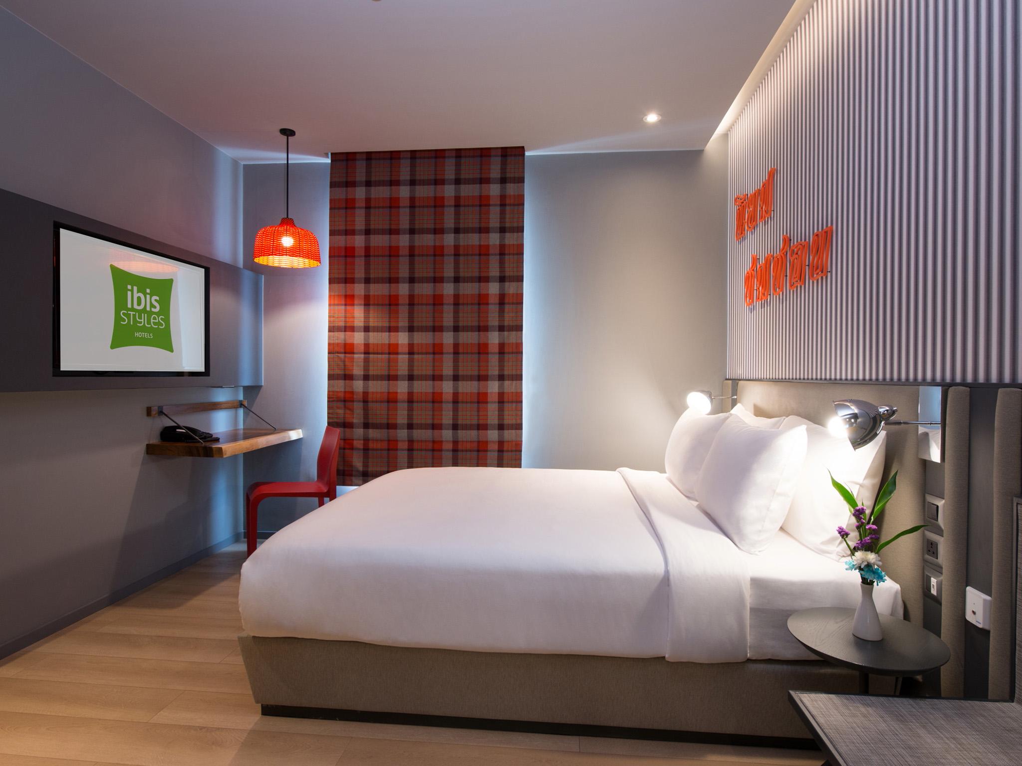 Готель Ibis Styles Bangkok Sukhumvit 4 Екстер'єр фото