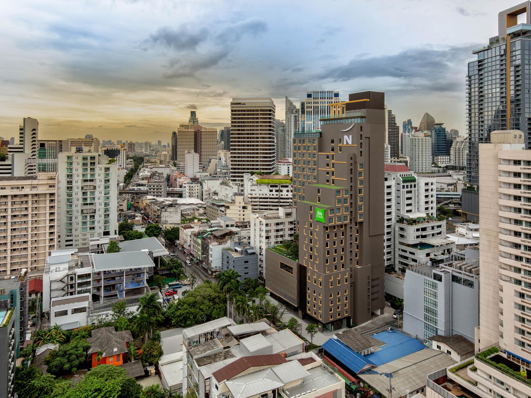 Готель Ibis Styles Bangkok Sukhumvit 4 Екстер'єр фото