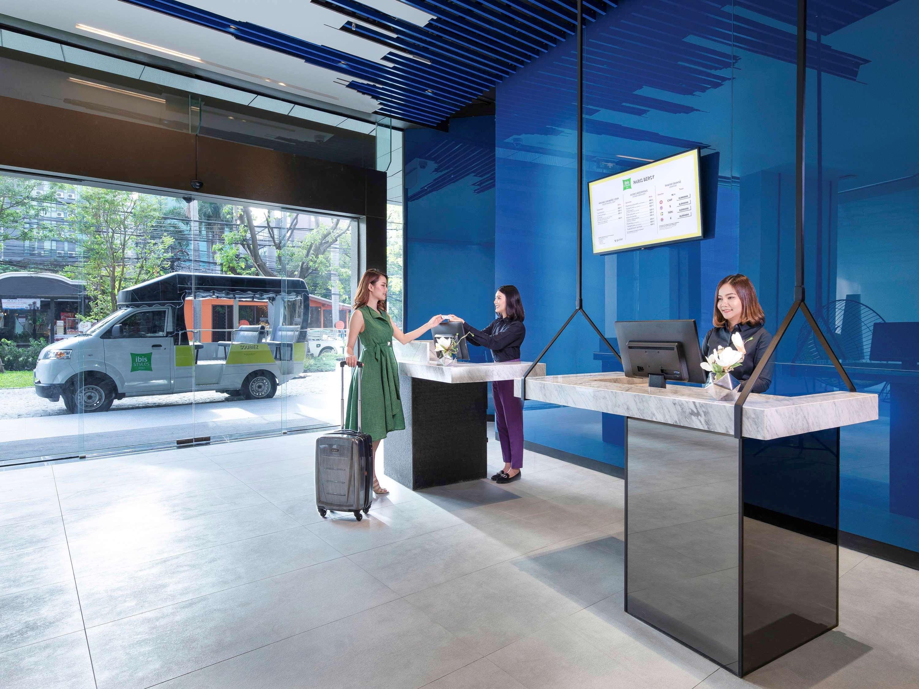 Готель Ibis Styles Bangkok Sukhumvit 4 Екстер'єр фото