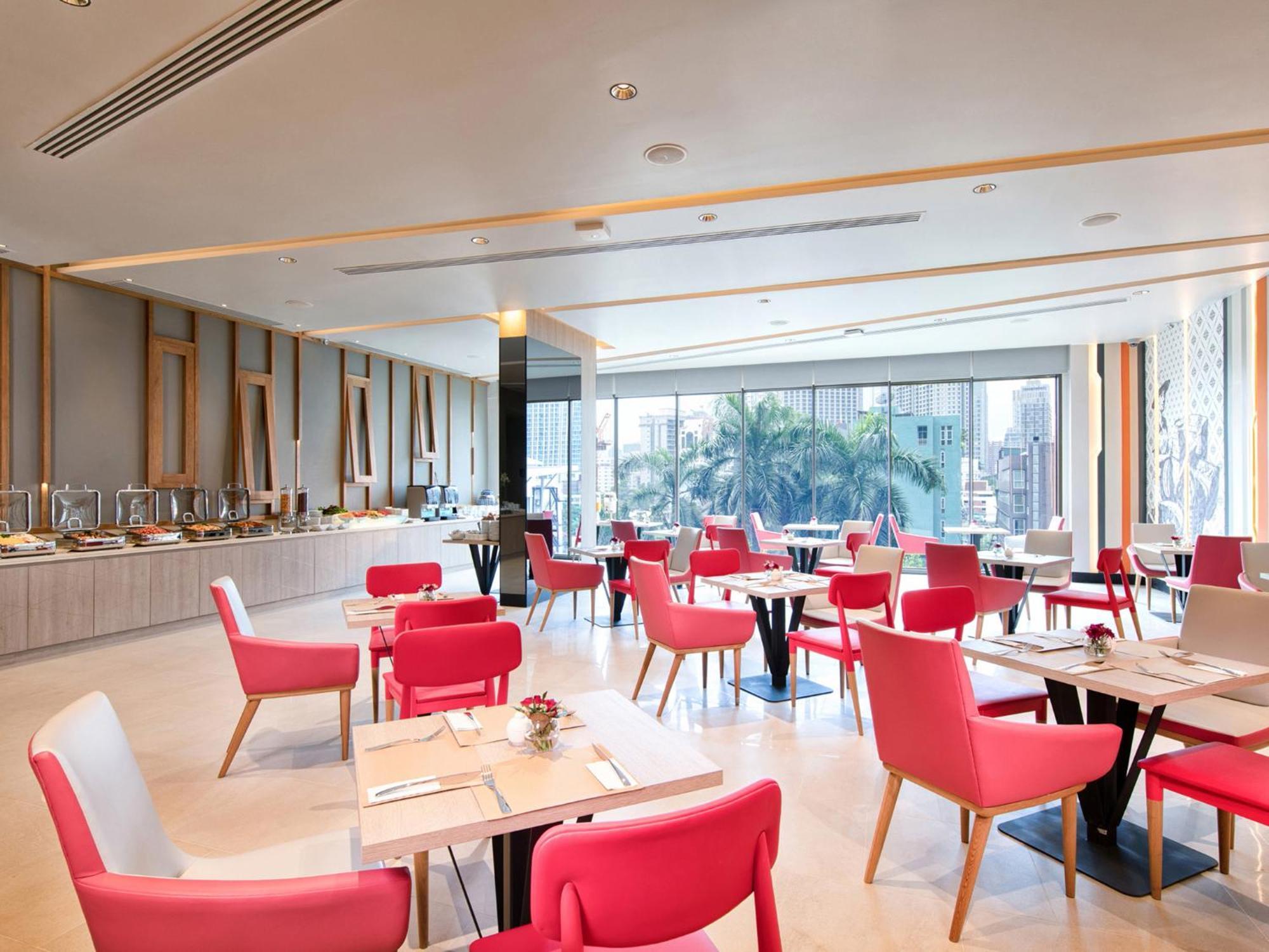 Готель Ibis Styles Bangkok Sukhumvit 4 Екстер'єр фото