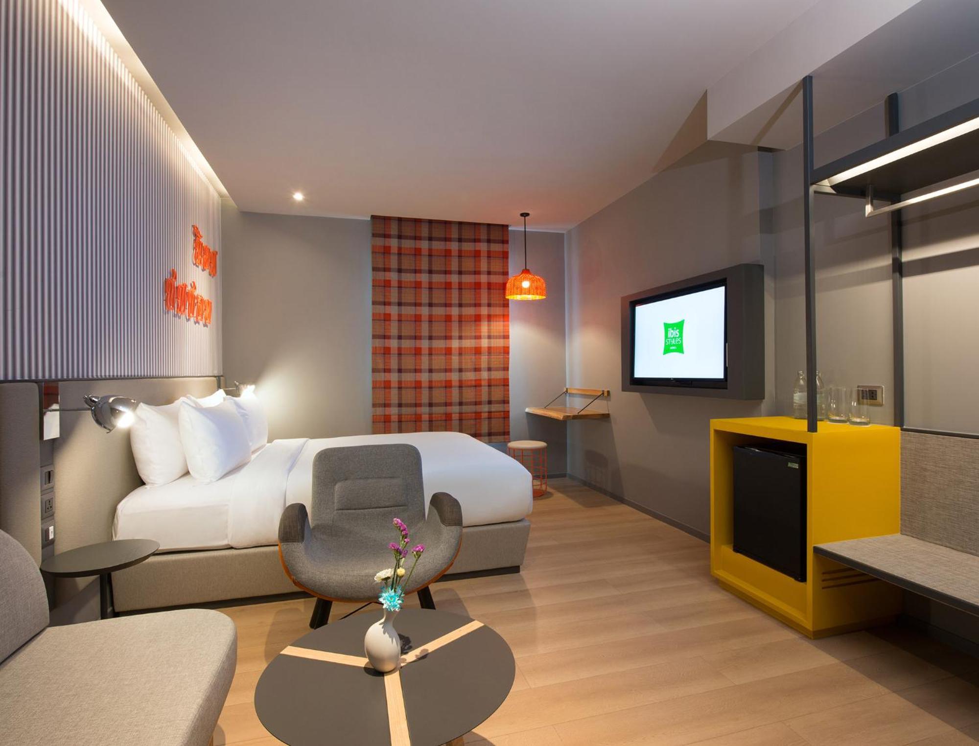 Готель Ibis Styles Bangkok Sukhumvit 4 Екстер'єр фото